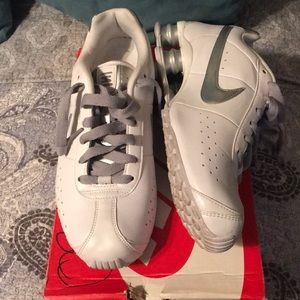 Wmns Nike shoe Classic II size 9